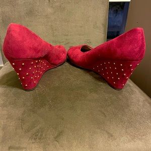 Burgundy wedge heels with gold studs